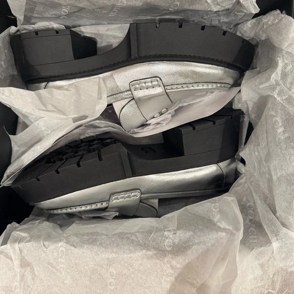 Coach Leah Silver Loafers - Size 8 Womens - Picture 5 of 7